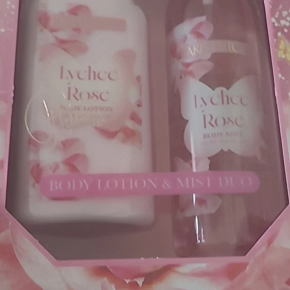 Paris Hilton Lychee Rose Body Lotion & Mist Gift Set - Pink - Picture 4 of 8